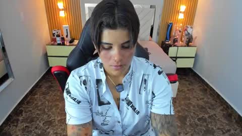 Snapshot of karolandluna chatting on November 27, 7:27 pm Karol and Luna online show from November 27, 7:27 pm