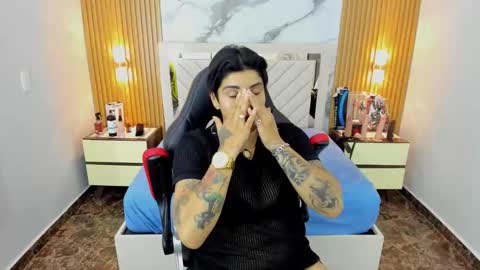 Snapshot of karolandluna chatting on December 15, 7:51 pm Karol and Luna online show from December 15, 7:51 pm