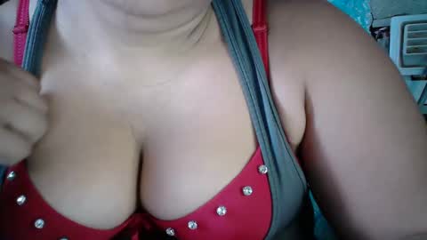 Snapshot of karolbb chatting on December 8, 7:32 pm karolbb online show from December 8, 7:32 pm