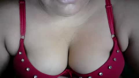 Snapshot of karolbb chatting on December 15, 11:12 am karolbb online show from December 15, 11:12 am