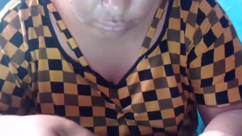 Snapshot of karolbb chatting on January 2, 12:35 pm karolbb online show from January 2, 12:35 pm