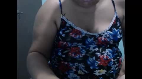Snapshot of karolbb chatting on October 19, 10:38 am karolbb online show from October 19, 10:38 am