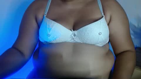 Snapshot of karolbb21 chatting on November 30, 10:58 pm karolbb21 online show from November 30, 10:58 pm