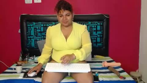 Snapshot of karolhot916 chatting on November 5, 2:44 am karol online show from November 5, 2:44 am