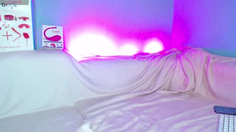 Snapshot of karolina_hottie_ chatting on December 9, 9:49 am Kira online show from December 9, 9:49 am