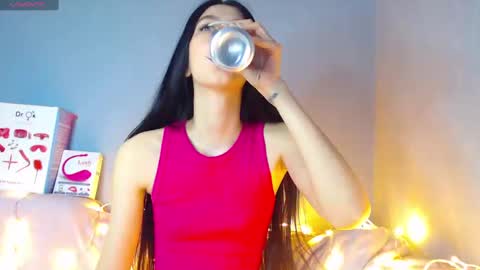 Snapshot of karolina_hottie_ chatting on December 27, 3:31 am Kira online show from December 27, 3:31 am