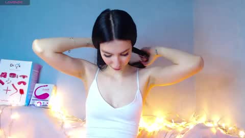 Snapshot of karolina_hottie_ chatting on February 16, 2:53 am Kira online show from February 16, 2:53 am