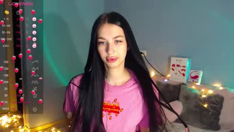 Snapshot of karolina_hottie_ chatting on September 23, 2:25 am Kira online show from September 23, 2:25 am