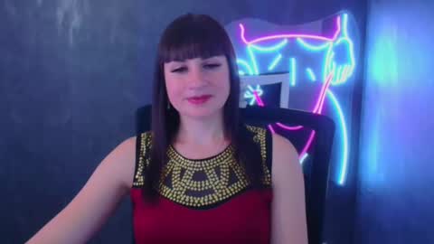 Caroline online show from December 5, 9:39 am