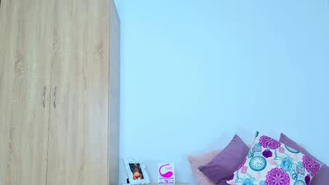 Snapshot of karolinahil chatting on December 22, 3:33 pm karolinahill online show from December 22, 3:33 pm