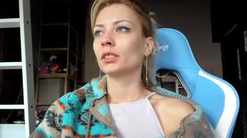 karoline121 online show from November 12, 6:03 am