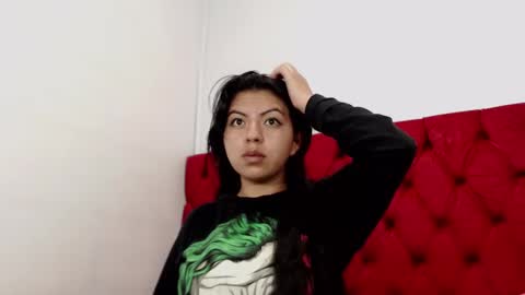 Snapshot of karolineburnx chatting on February 12, 8:18 pm Isa online show from February 12, 8:18 pm