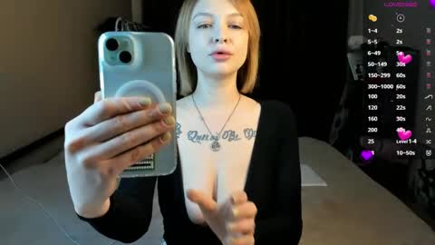 karolineneuer online show from April 7, 4:51 pm