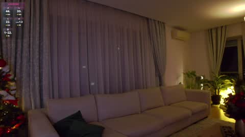 Snapshot of karrin chatting on December 7, 7:32 pm K online show from December 7, 7:32 pm