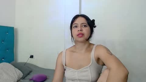 Snapshot of kassandraaa_ chatting on November 12, 8:41 pm Kasandra online show from November 12, 8:41 pm