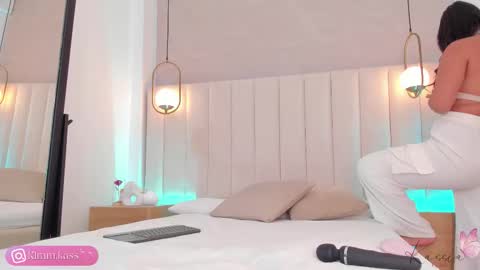 Snapshot of kassia_kim chatting on November 16, 5:13 am Kassia online show from November 16, 5:13 am