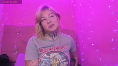 Snapshot of kat_cirice18 chatting on March 8, 3:56 pm kat_cirice18 online show from March 8, 3:56 pm