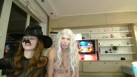 Snapshot of kat_here chatting on October 30, 9:37 pm Katya online show from October 30, 9:37 pm