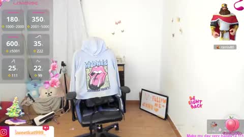 Snapshot of kat_ly_chan chatting on December 1, 10:43 pm Kat       online show from December 1, 10:43 pm