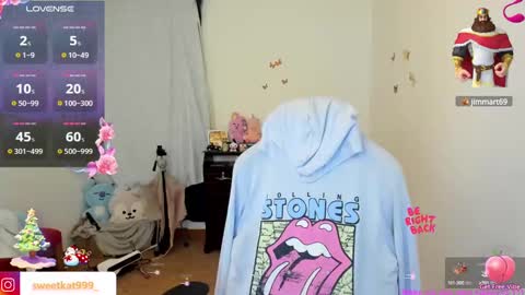 Snapshot of kat_ly_chan chatting on December 3, 10:18 pm Kat       online show from December 3, 10:18 pm