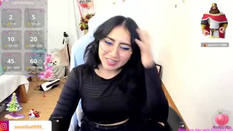 Snapshot of kat_ly_chan chatting on December 19, 10:00 pm Kat       online show from December 19, 10:00 pm