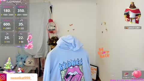 Snapshot of kat_ly_chan chatting on December 24, 8:27 pm Kat       online show from December 24, 8:27 pm