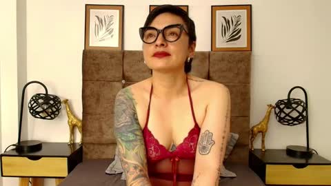 Snapshot of kat_paradisse chatting on October 30, 8:20 pm kat paradisse online show from October 30, 8:20 pm