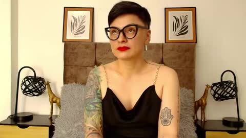 Snapshot of kat_paradisse chatting on November 13, 7:46 pm kat paradisse online show from November 13, 7:46 pm