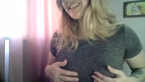 Snapshot of kat_pp chatting on January 9, 2:40 pm Kati online show from January 9, 2:40 pm