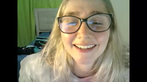 Snapshot of kat_pp chatting on October 14, 12:00 am Kati online show from October 14, 12:00 am