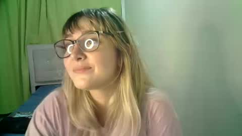 Snapshot of kat_pp chatting on October 16, 1:17 am Kati online show from October 16, 1:17 am