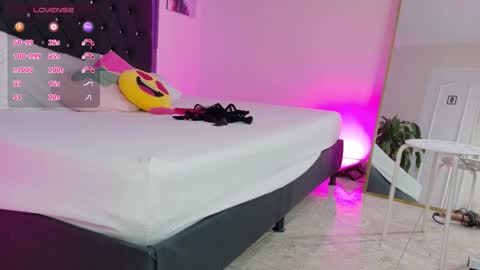 Snapshot of kataaleya__12 chatting on November 24, 11:43 am kataaleya__12 online show from November 24, 11:43 am