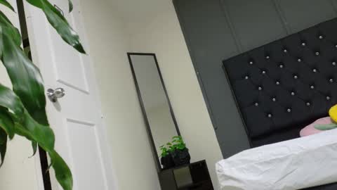 Snapshot of kataaleya__12 chatting on December 2, 11:59 am kataaleya__12 online show from December 2, 11:59 am