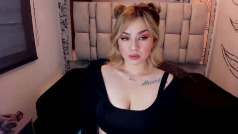 Snapshot of katahoot_ chatting on November 11, 9:15 pm K A T A H O O T online show from November 11, 9:15 pm