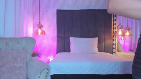 Kat online show from December 18, 11:56 am