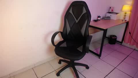       Katalina Miles      online show from February 11, 4:13 pm