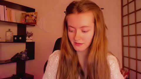 Snapshot of kate_cuddle chatting on February 10, 5:14 am Kate online show from February 10, 5:14 am