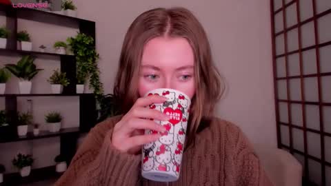 Snapshot of kate_cuddle chatting on December 17, 2:39 am Kate online show from December 17, 2:39 am