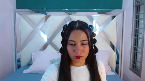 Snapshot of kate_hewson chatting on February 25, 12:37 pm KATE online show from February 25, 12:37 pm