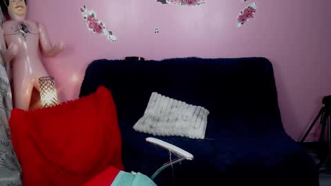 Snapshot of kate_lawrence_ chatting on December 13, 8:20 am kate_lawrence_ online show from December 13, 8:20 am