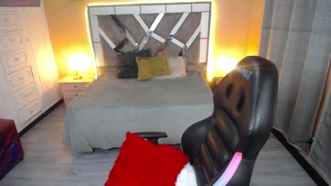 Snapshot of kate_lawrence_ chatting on February 8, 3:30 am kate_lawrence_ online show from February 8, 3:30 am