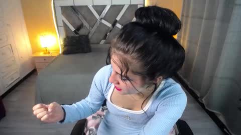 Snapshot of kate_lawrence_ chatting on February 14, 9:13 am kate_lawrence_ online show from February 14, 9:13 am