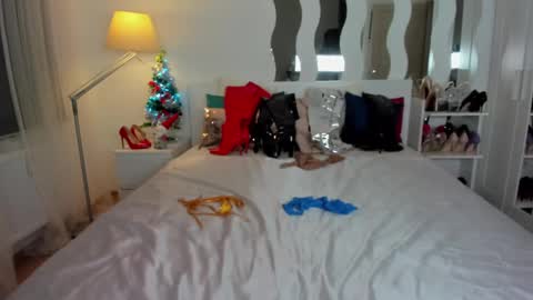 kate_redgar online show from December 17, 3:39 pm