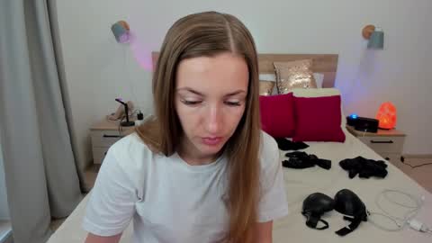 kate_redgar online show from September 17, 9:33 am
