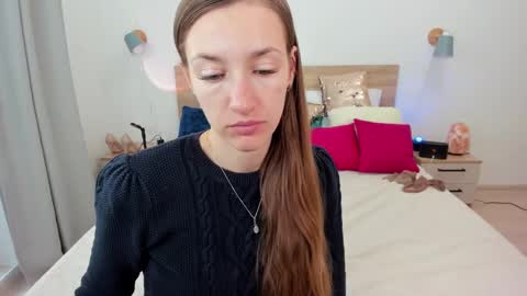 kate_redgar online show from September 25, 1:15 pm