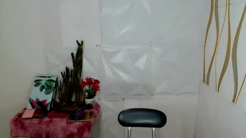 Snapshot of kate_romance chatting on December 23, 6:44 am Kate online show from December 23, 6:44 am