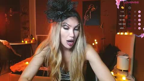 Snapshot of kate_space chatting on October 31, 9:27 pm Therapist online show from October 31, 9:27 pm