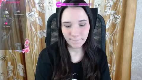 Snapshot of katecrash chatting on December 16, 5:45 am YourKate online show from December 16, 5:45 am