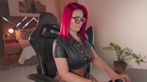  Kate Owens  online show from October 25, 10:34 am