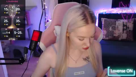 Snapshot of katerinaxvold chatting on December 15, 12:48 am Lisa online show from December 15, 12:48 am